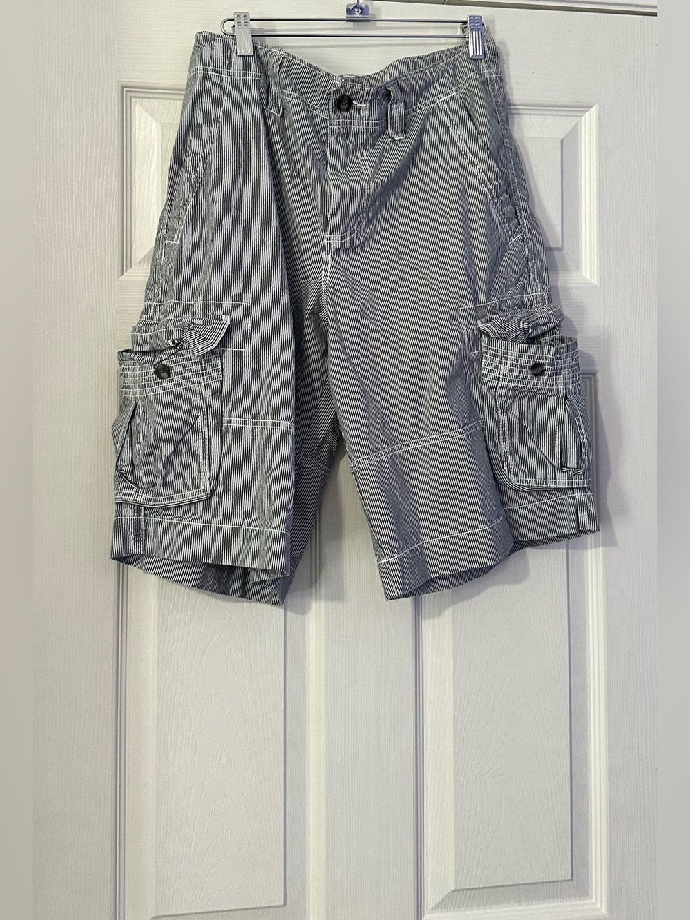 Mossimo Supply Co Men’s shorts are a size 30.